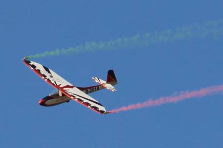 Ein Bild, das drauen, Himmel, Transport, Flugzeug enthlt.

Automatisch generierte Beschreibung